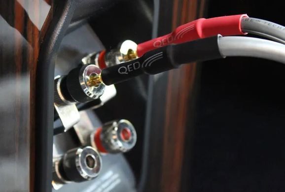 Полична акустика Bowers & Wilkins 705 Signature Datuk Gloss