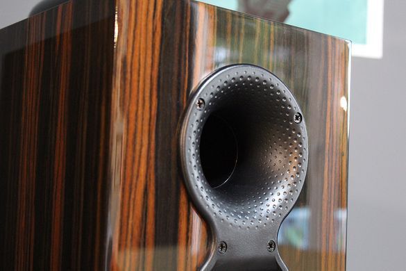 Полична акустика Bowers & Wilkins 705 Signature Datuk Gloss